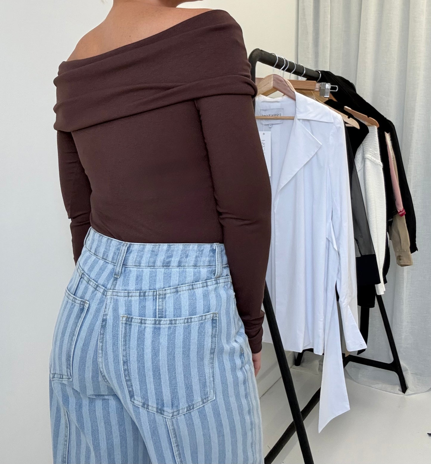 Kara Off Shoulder Bodysuit- Chocolate