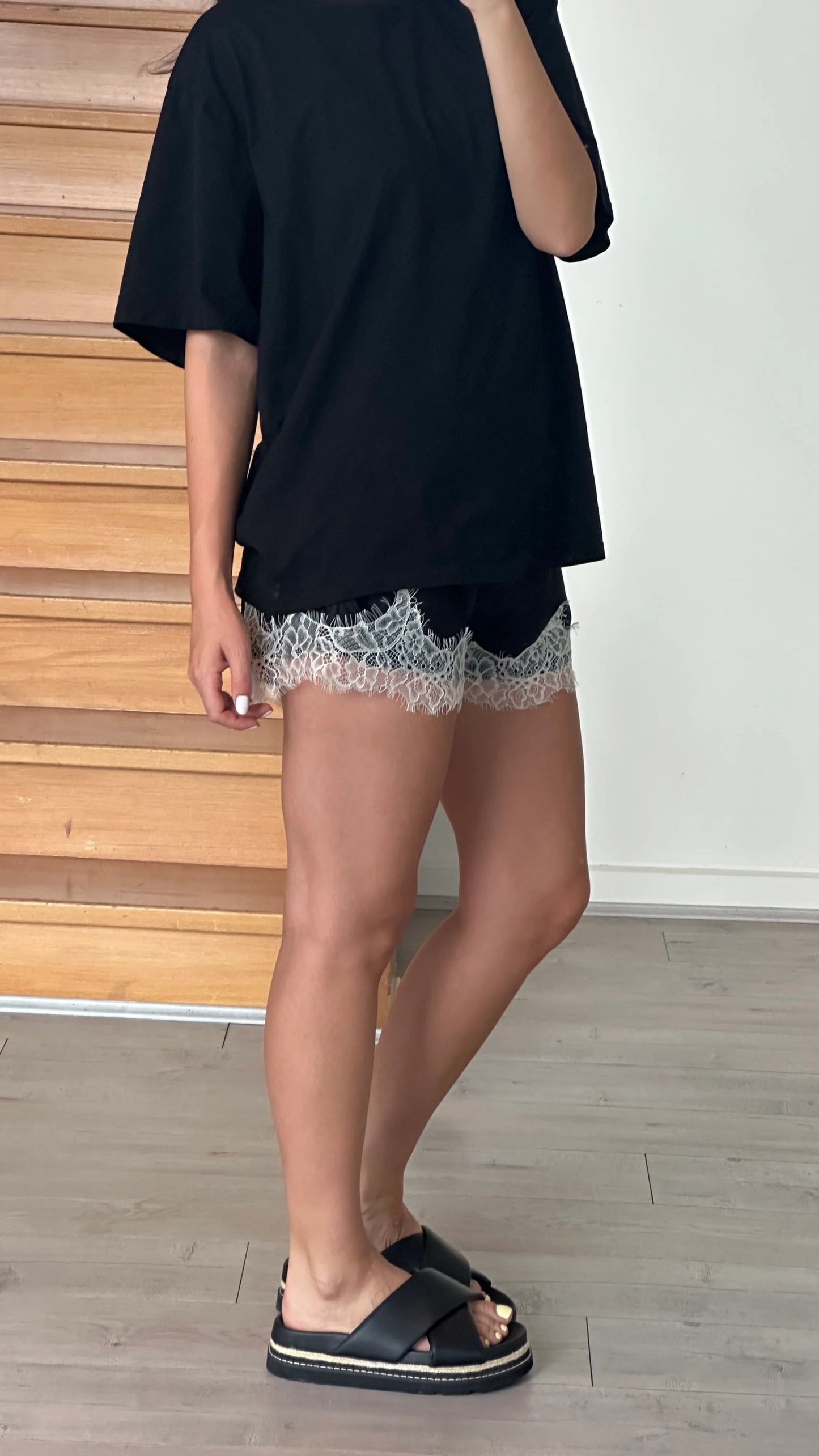 Sienna Lace Short- Black/ White