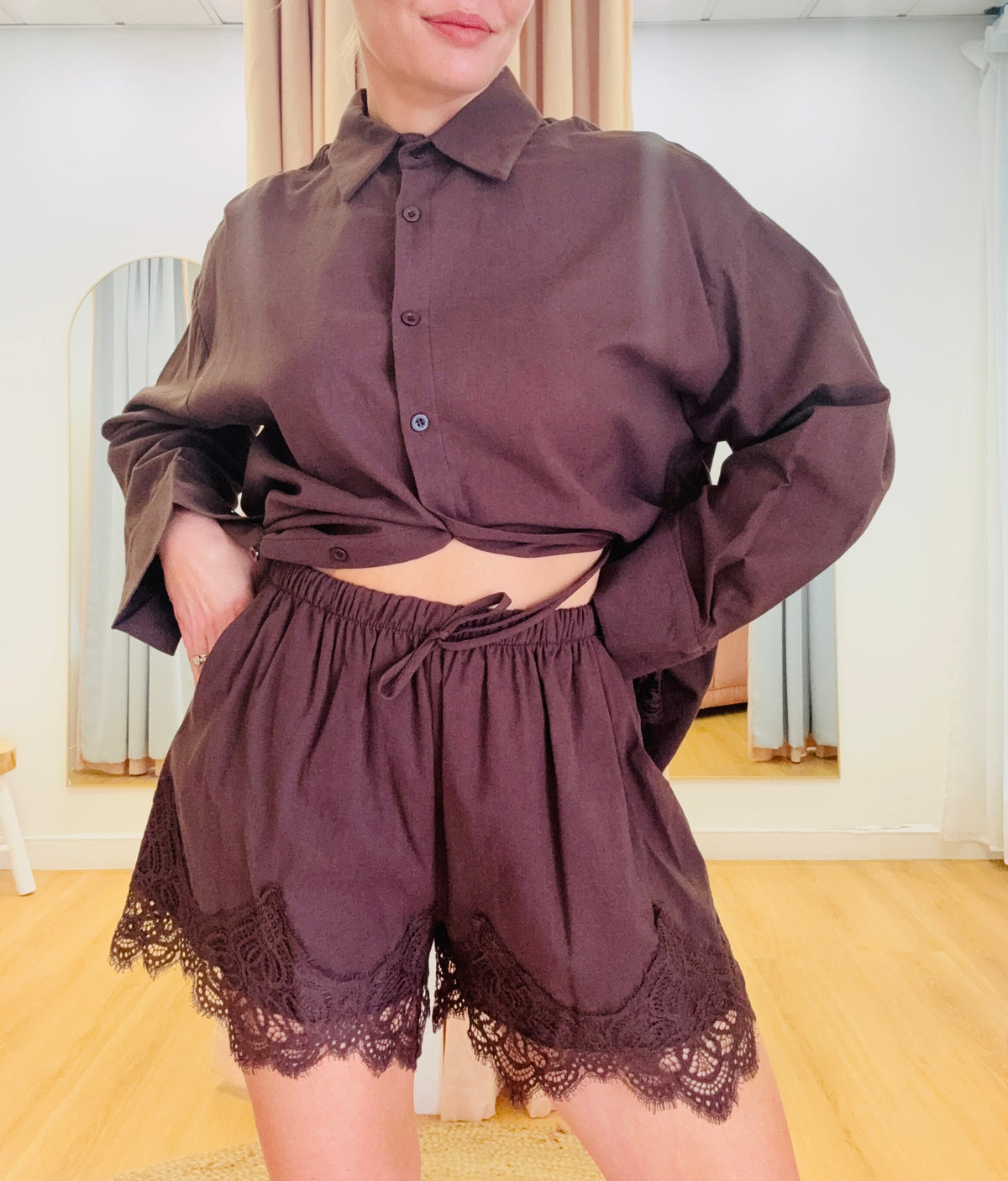By Frankie/ Ivy Lace Short- Chocolate