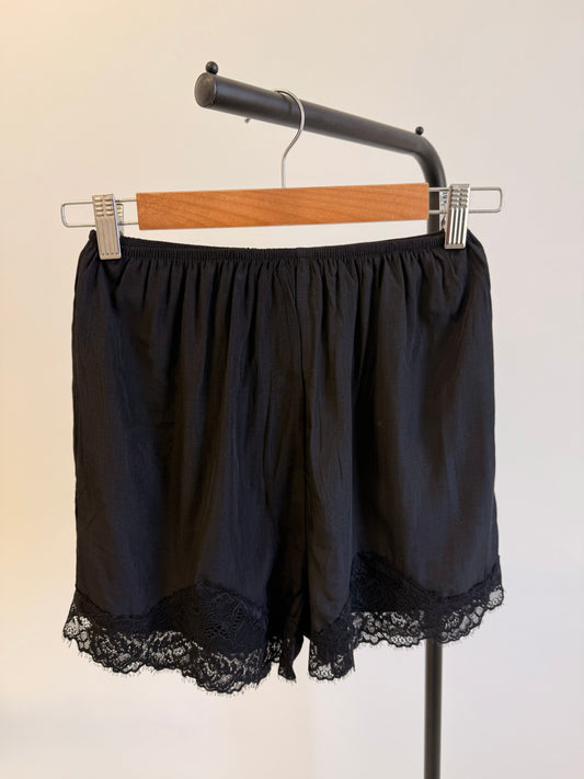 Sophia Lace Short- Black