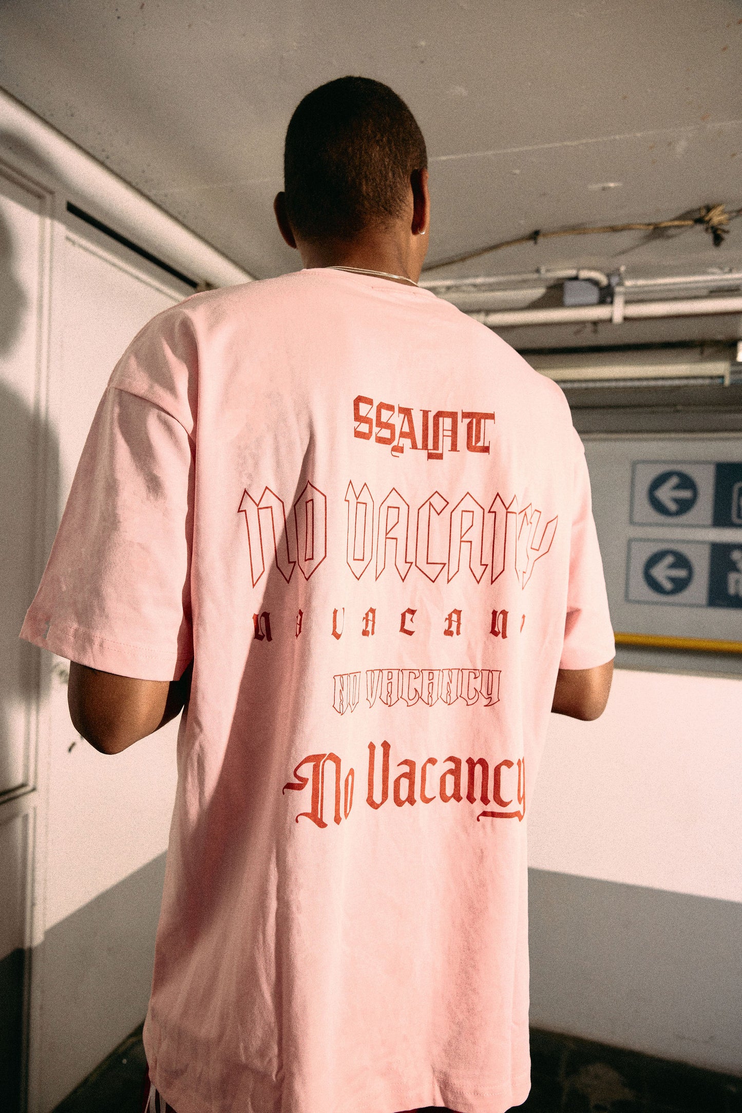 SŚAINT No Vacancy Tee Pink