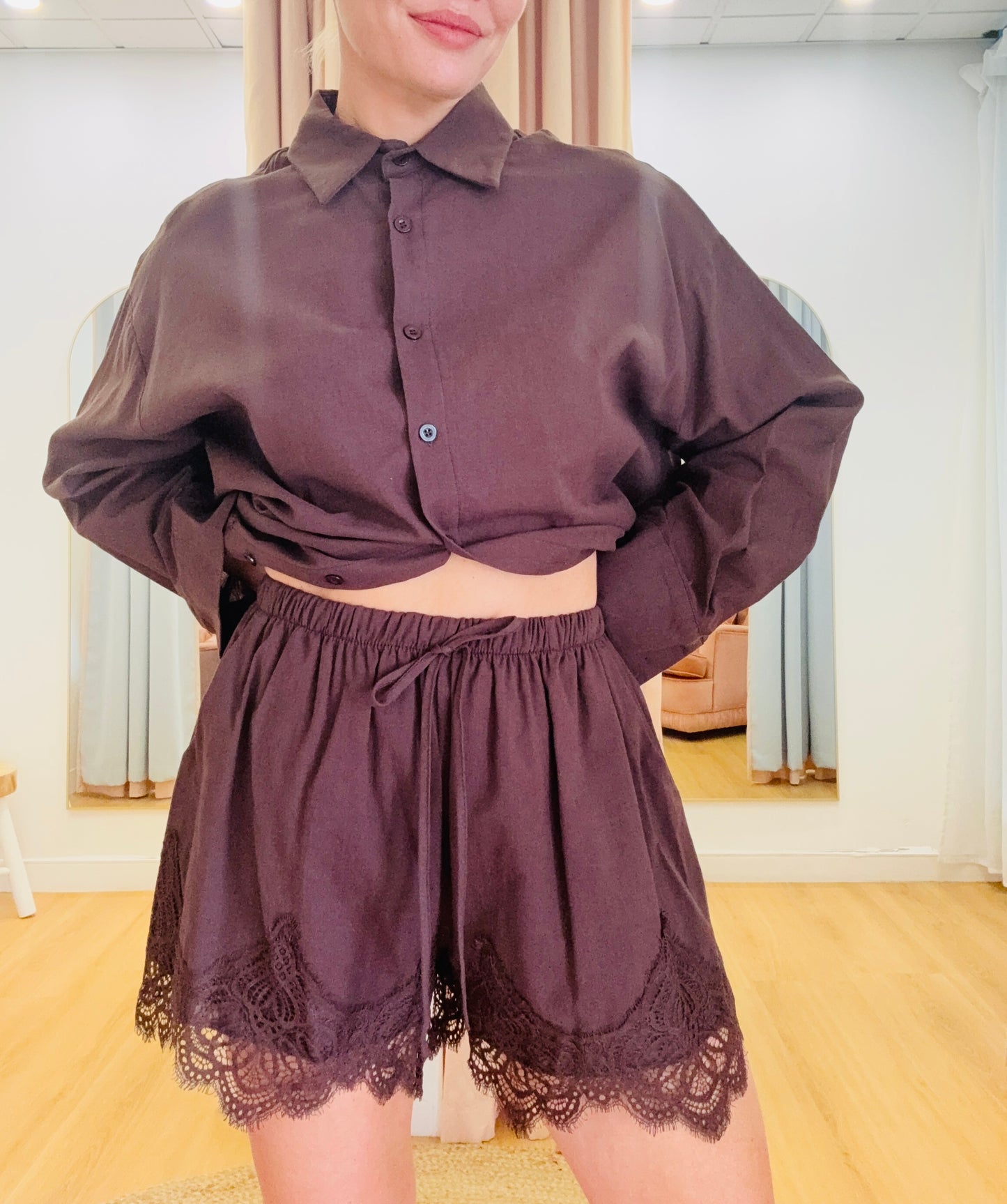 By Frankie/ Ivy Lace Short- Chocolate