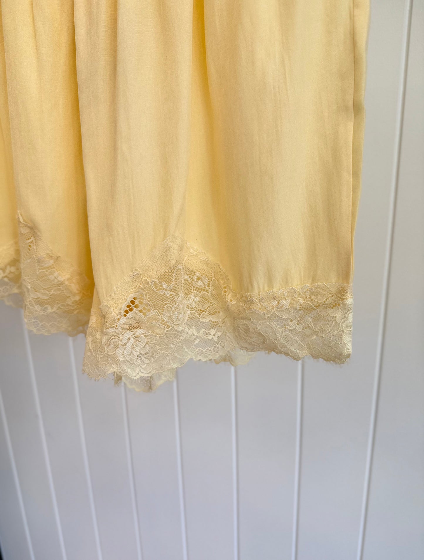 Sophia Lace Short-Lemon