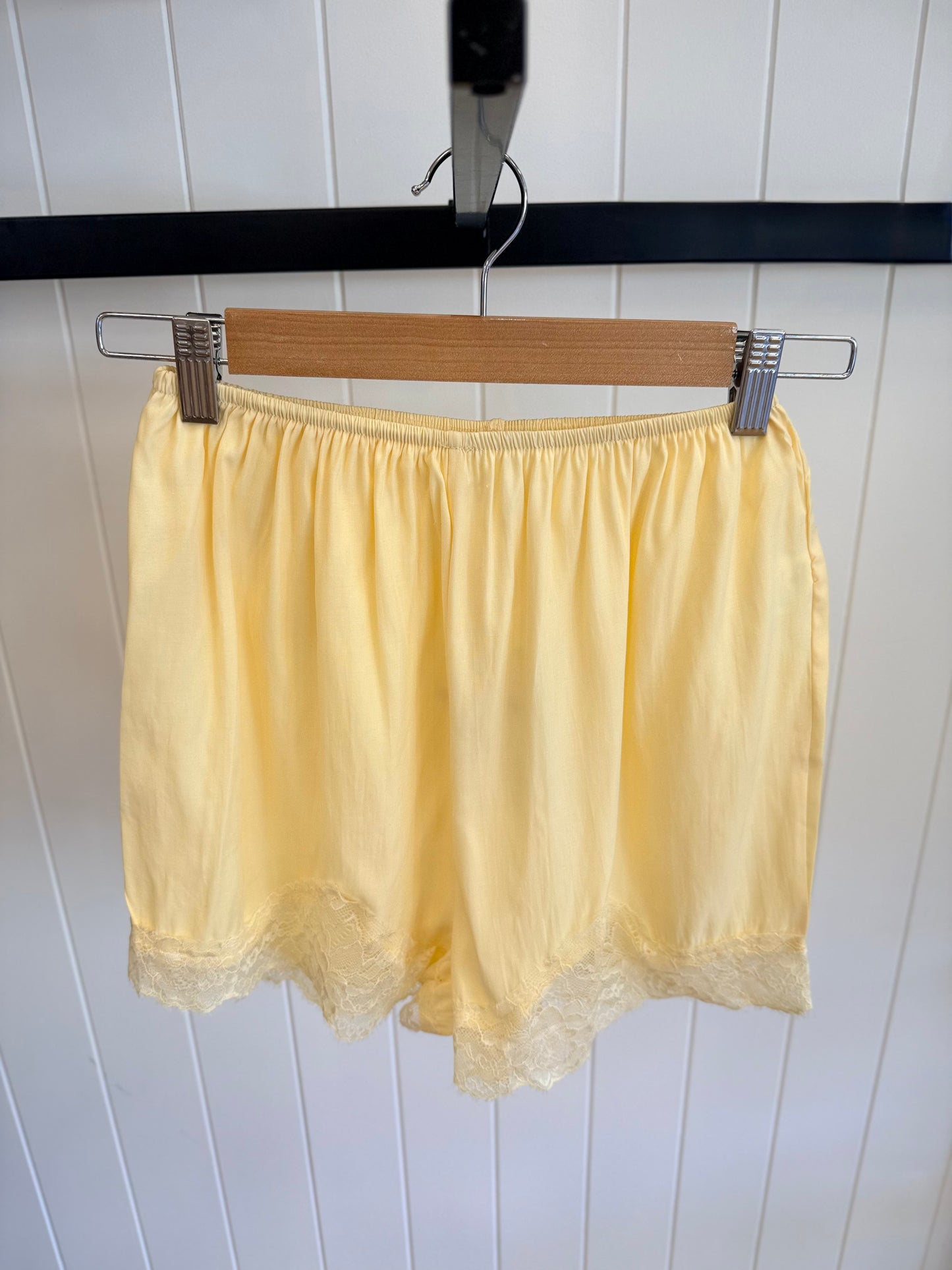 Sophia Lace Short-Lemon