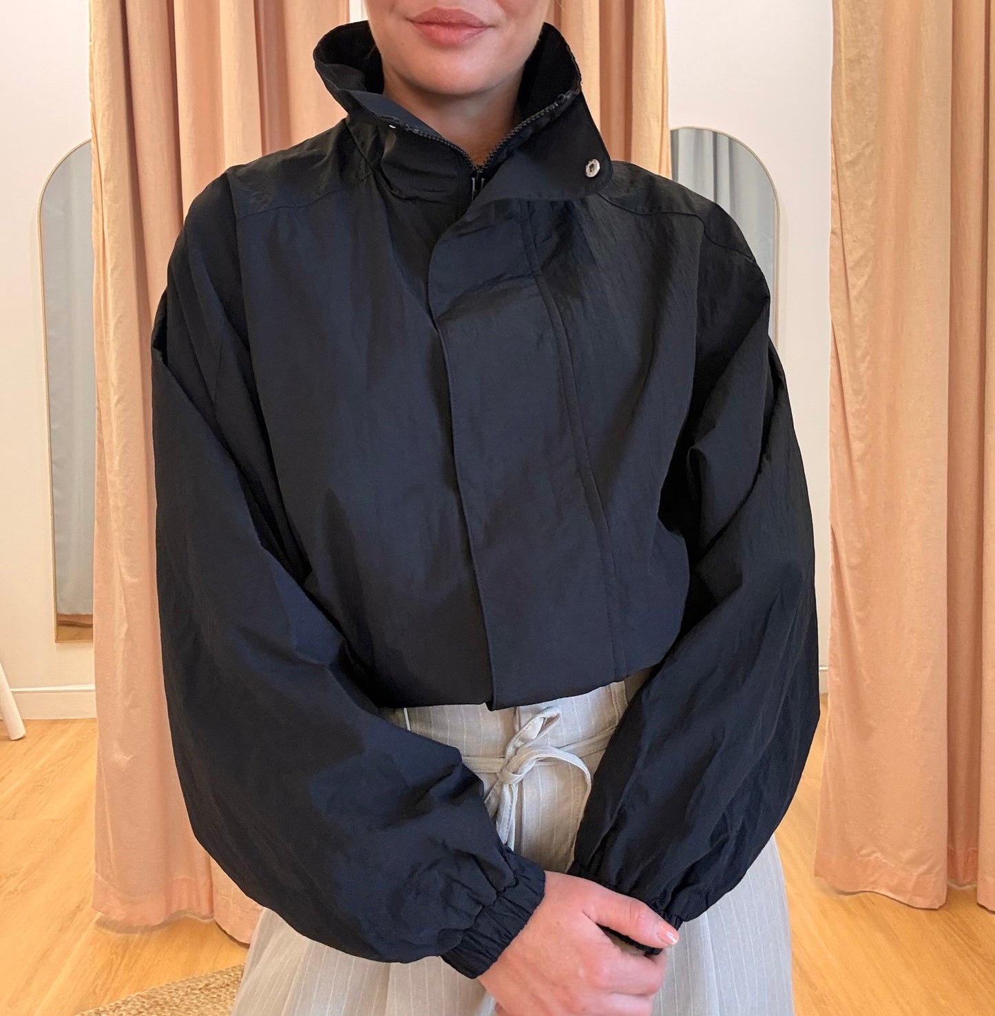 BOWIE Funnel Neck Windbreaker- Black