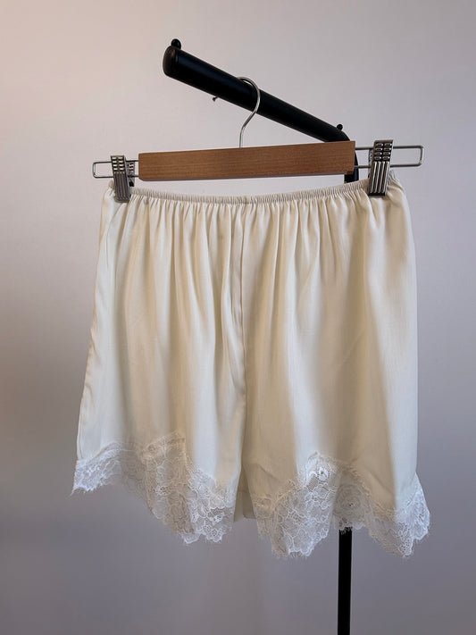 Sophia Lace Short- White